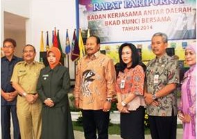 Peserta rapat paripurna BKAD Kunci Bersama saat berfoto bersama